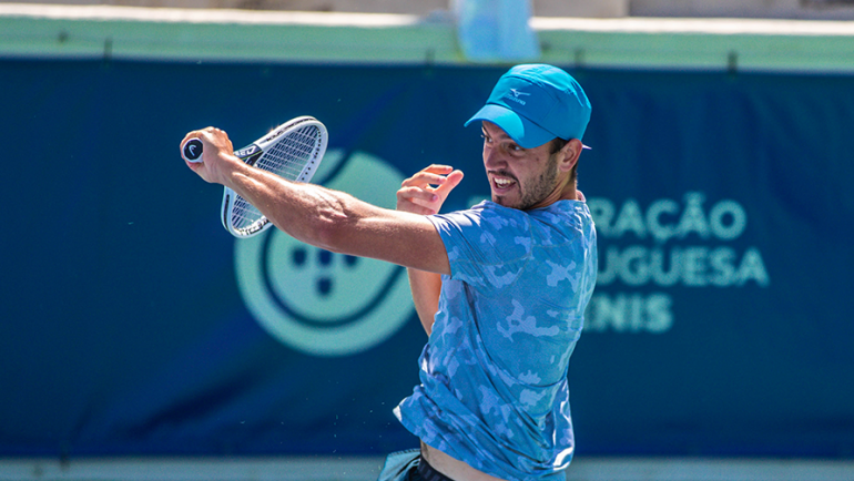 Gonçalo Oliveira ruma aos quartos-de-final do Porto Open