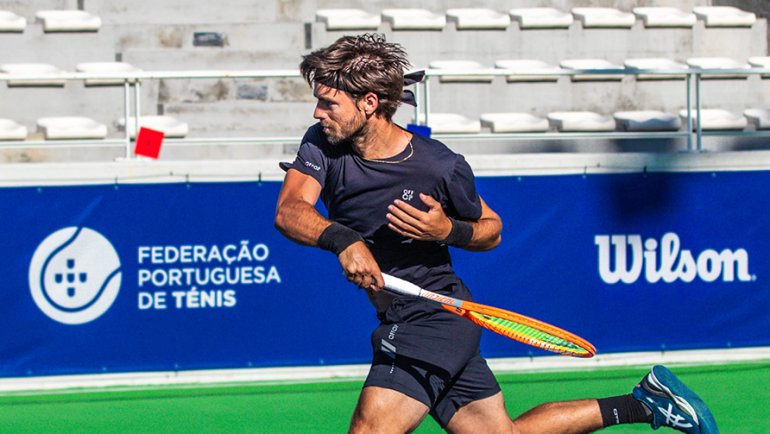 Gastão Elias supera Istomin a caminho dos “quartos” do Porto Open