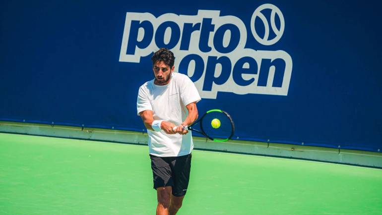 O’Connell e Celikbilek derrubam favoritos rumo à final do Porto Open