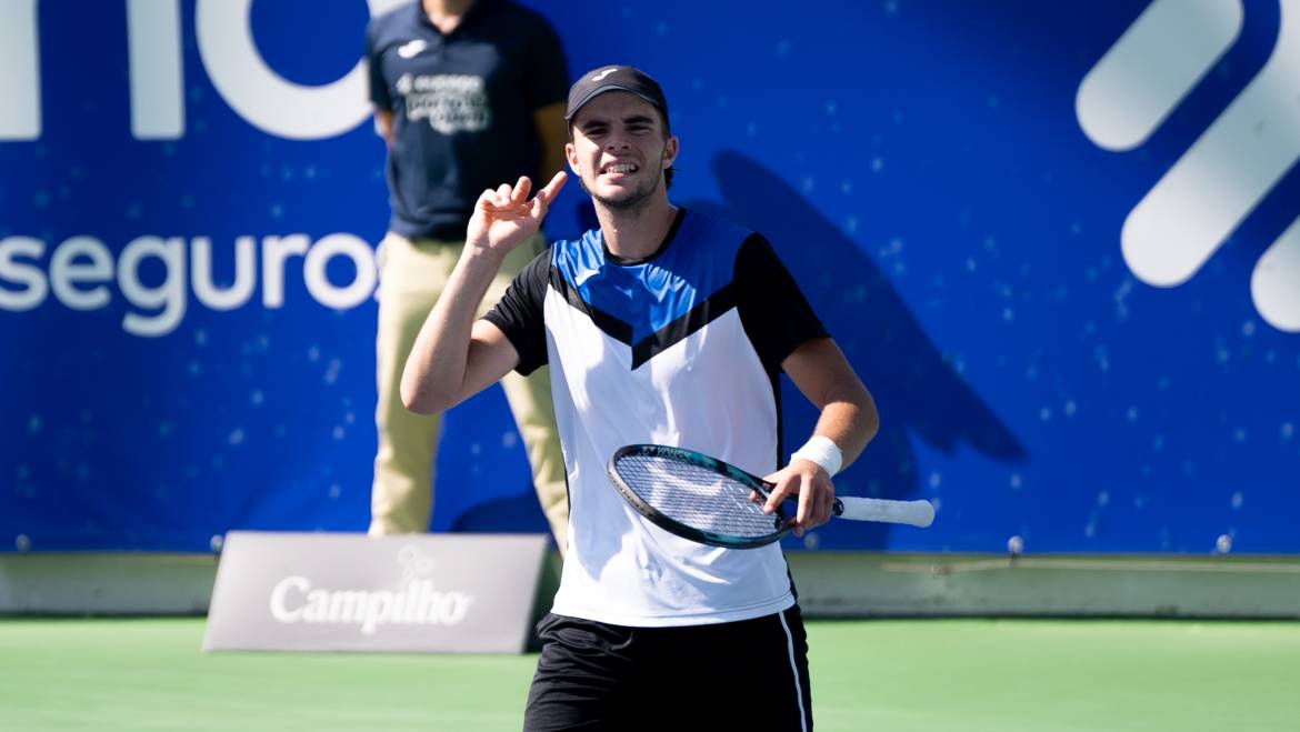 Jaime Faria volta a resistir e chega às meias-finais do Eupago Porto Open