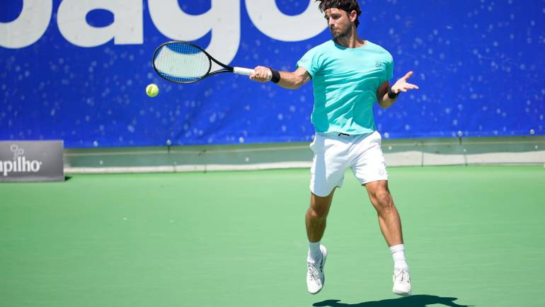 Gastão Elias nas meias-finais de singulares do Eupago Porto Open e dupla portuguesa na final