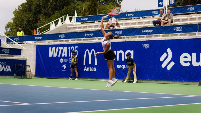 Angelina Voloshchuk prolonga semana histórica com quartos de final no Eupago Porto Open